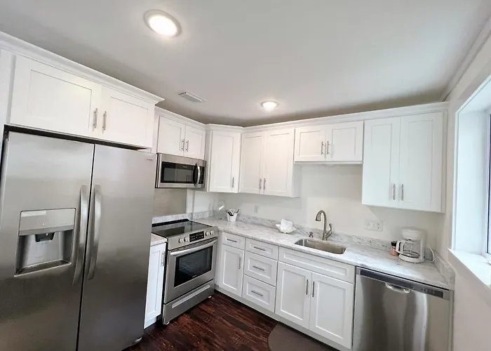Cozy By The Bayou 2bed 1bath Holiday home Pensacola