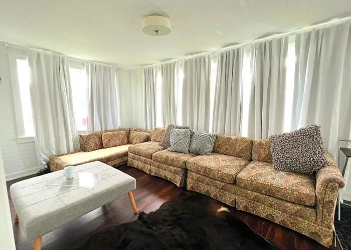 Cozy By The Bayou 2bed 1bath * Pensacola